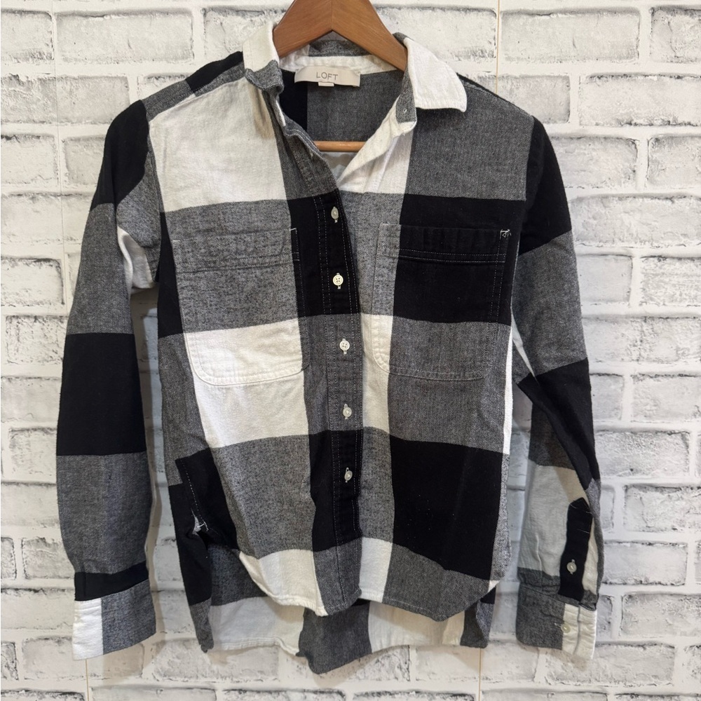 Women’s LOFT black and white buffalo plaid flannel button down shirt XS